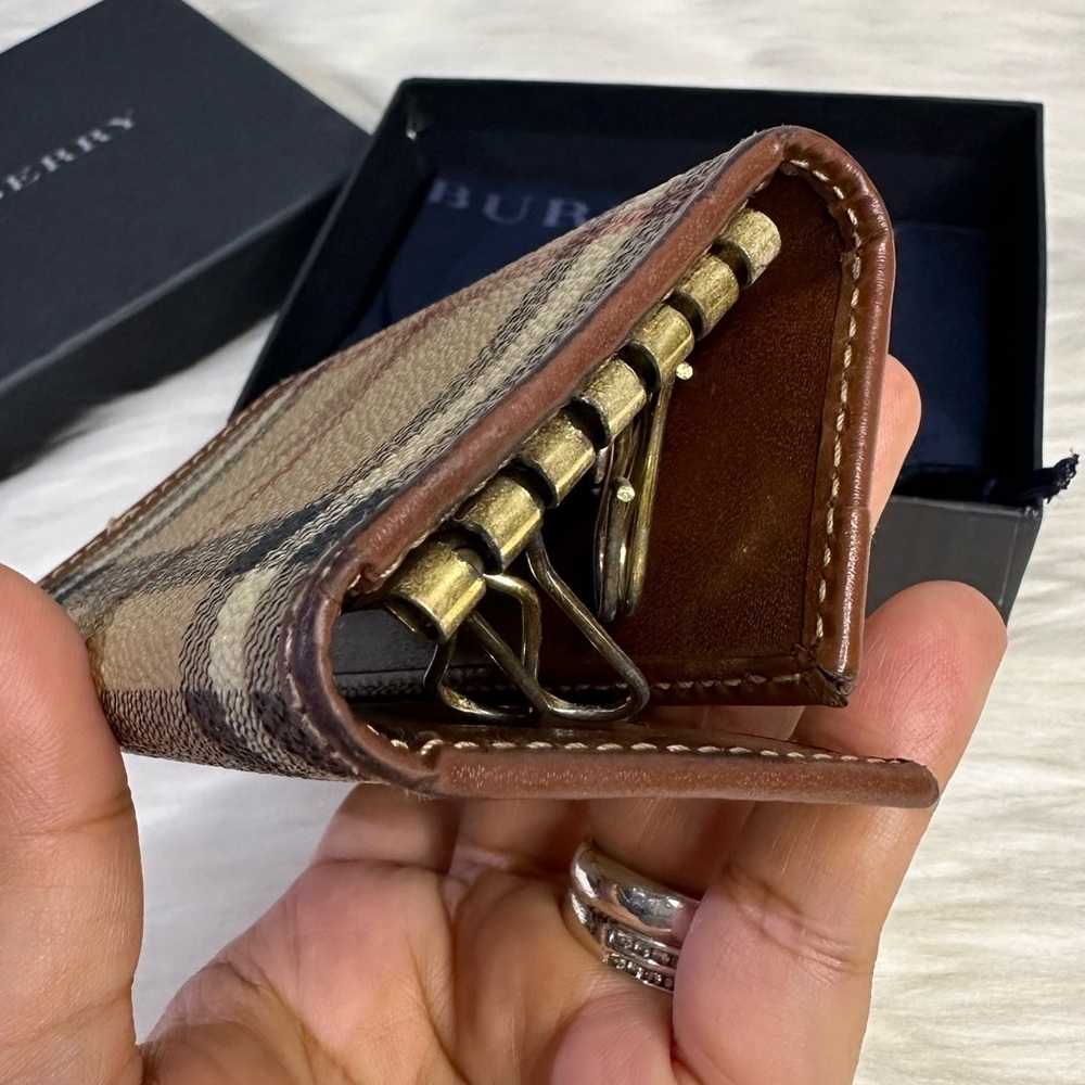 BURBERRY classic key holder - Picture 7 of 16